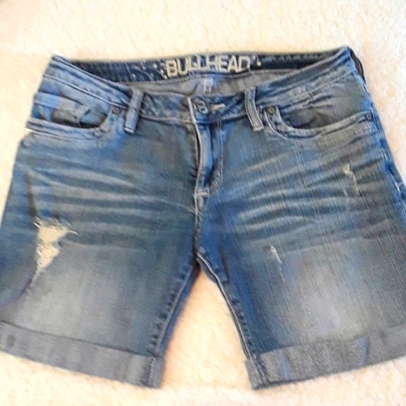 Bullhead Sz 1 Distressed Modest Denim Shorts - Picture 1 of 11
